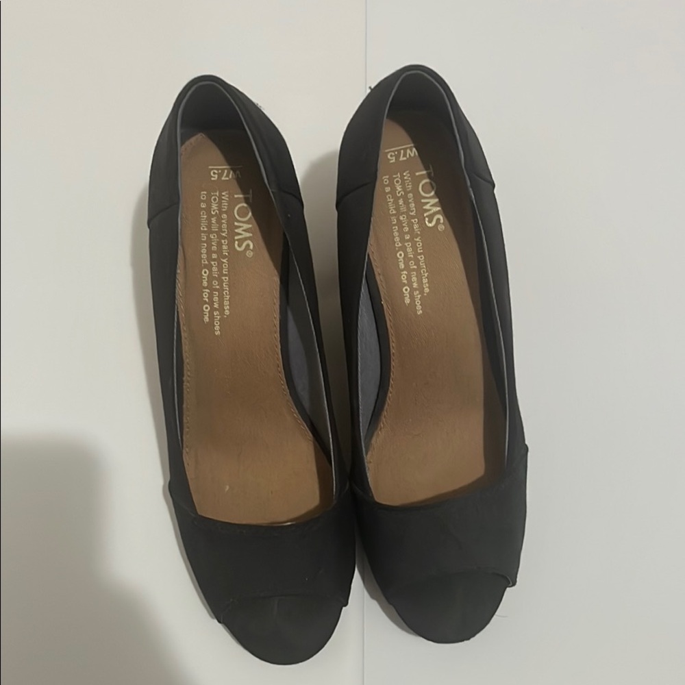 Toms Black Heeled Shoes Elegant Design